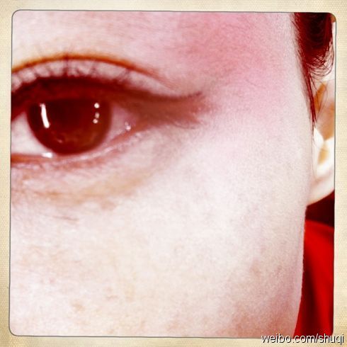 舒淇昨天（6月12日）突然上载一张眼有泪光的照片