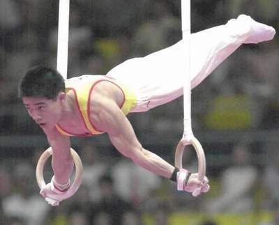 张尚武2001年北京大学生运动会上获得男子吊环金牌