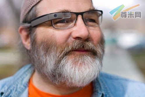 用户即使佩戴眼镜，也可以使用Google Glass
